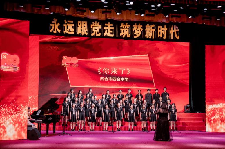 新中国第一次“春晚”受观众热捧,中国电影资料馆放映纪录电影《春节大联欢》